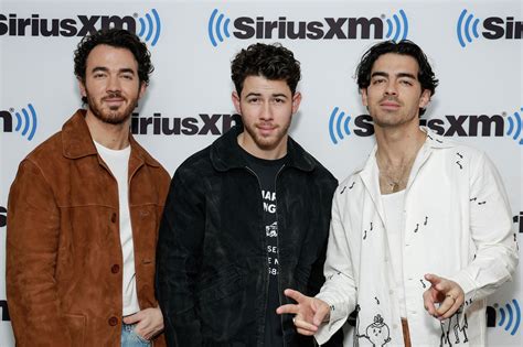 jonas brothers ages 2022